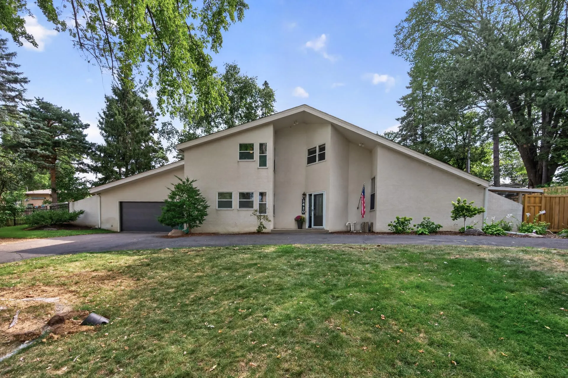 Photo 3 of 2420 Simpson Street