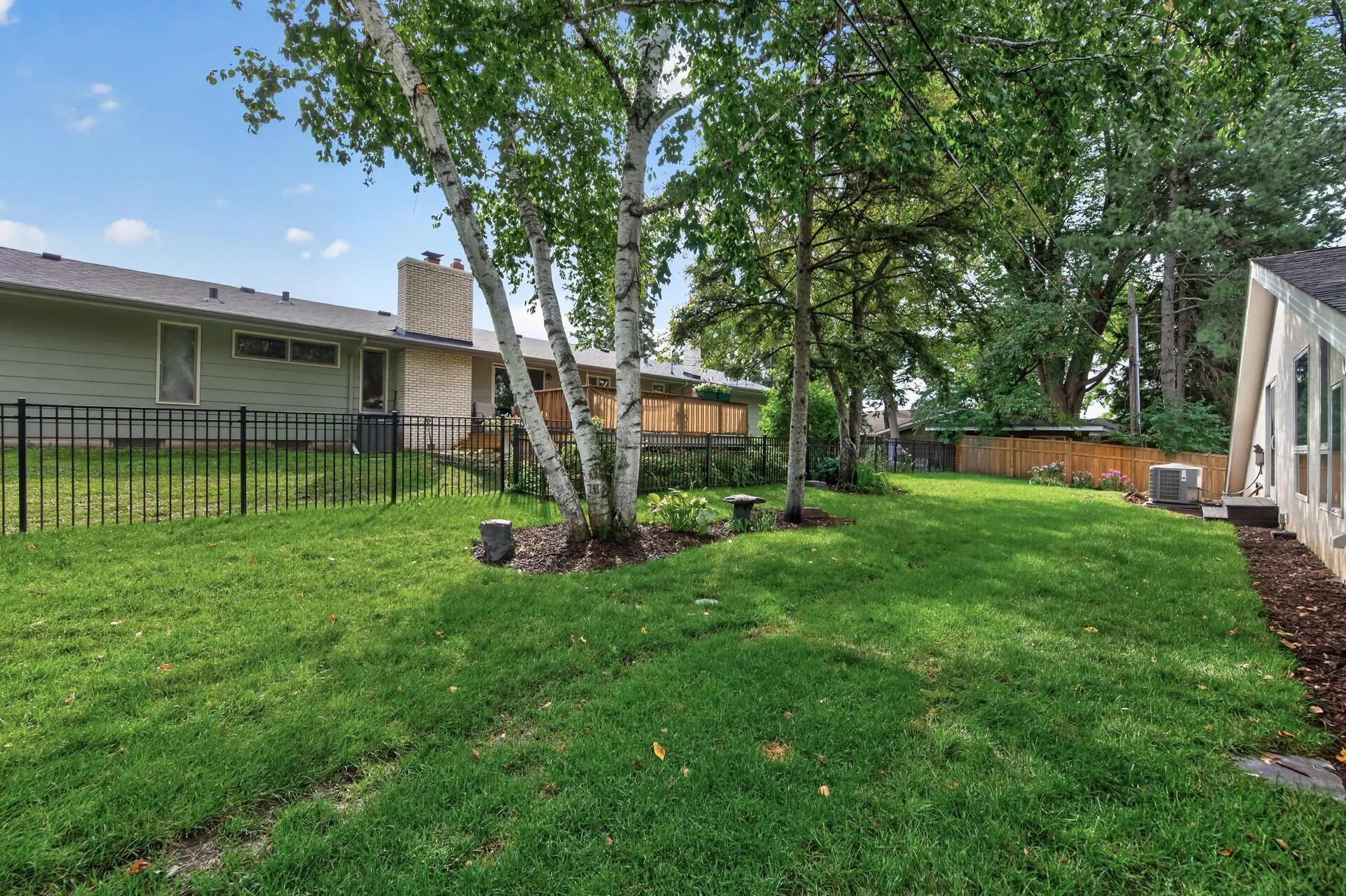 Photo 55 of 2420 Simpson Street