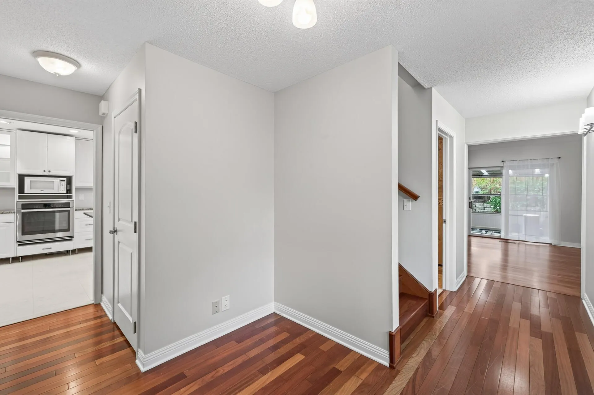 Photo 7 of 2420 Simpson Street
