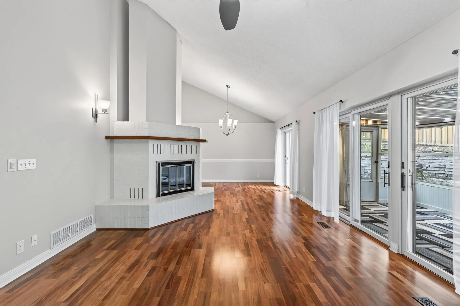 Photo 9 of 2420 Simpson Street