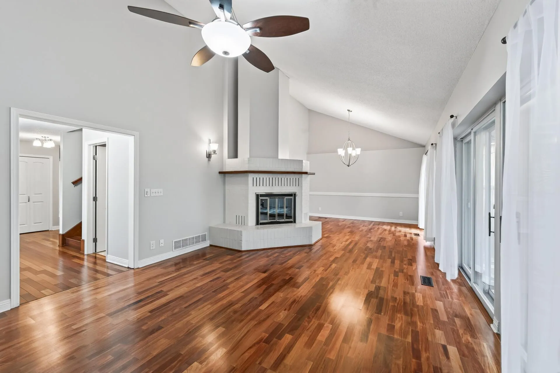 Photo 10 of 2420 Simpson Street