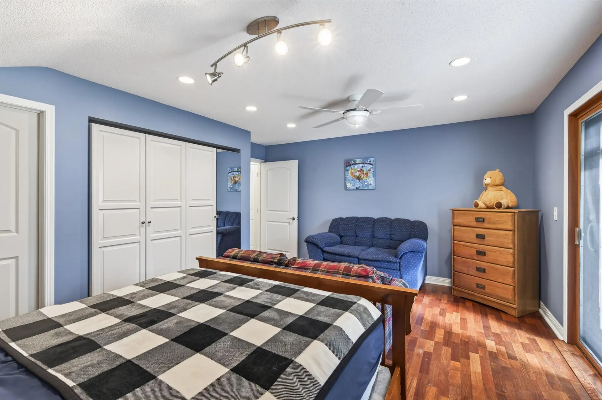 Photo 44 of 2420 Simpson Street
