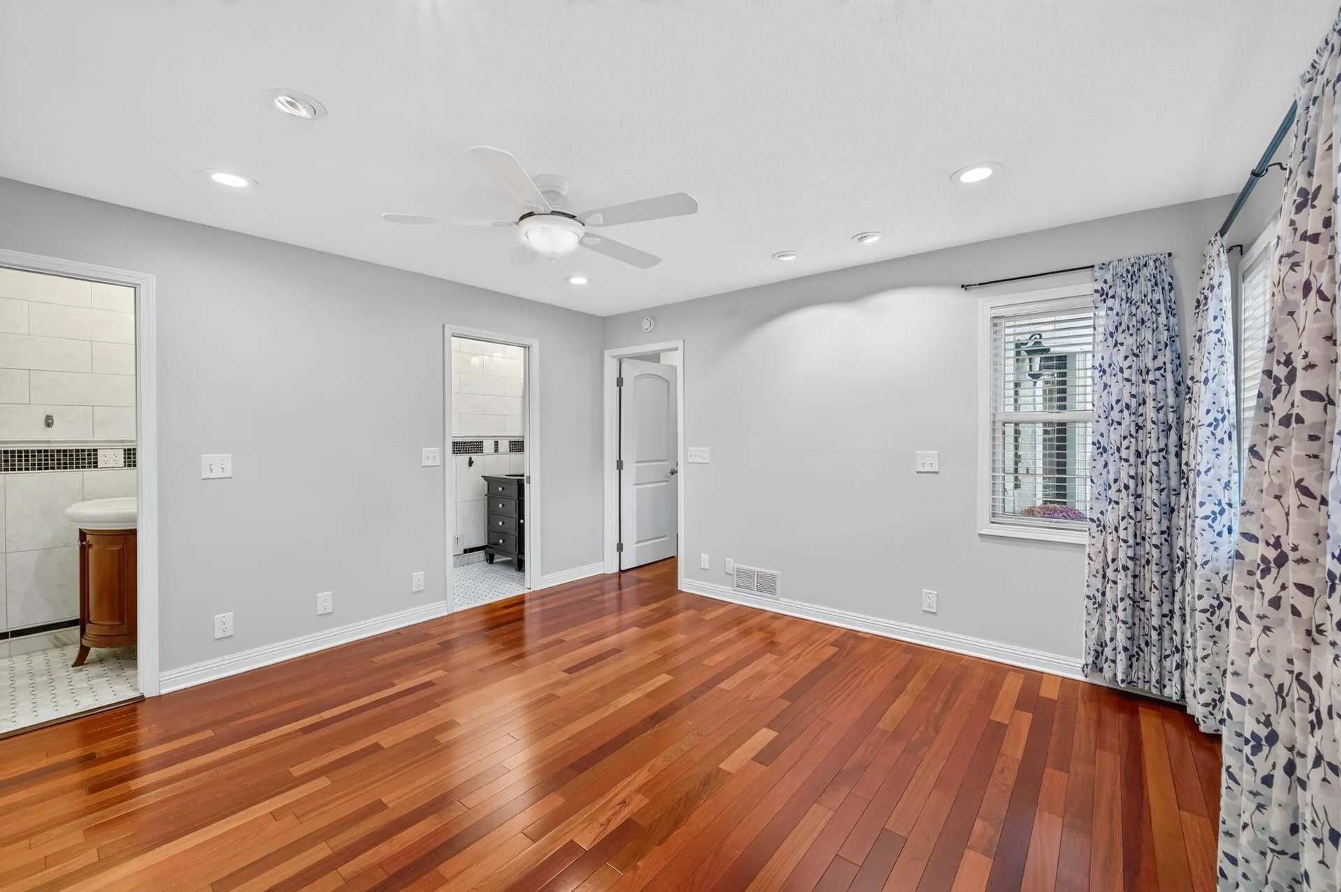 Photo 32 of 2420 Simpson Street