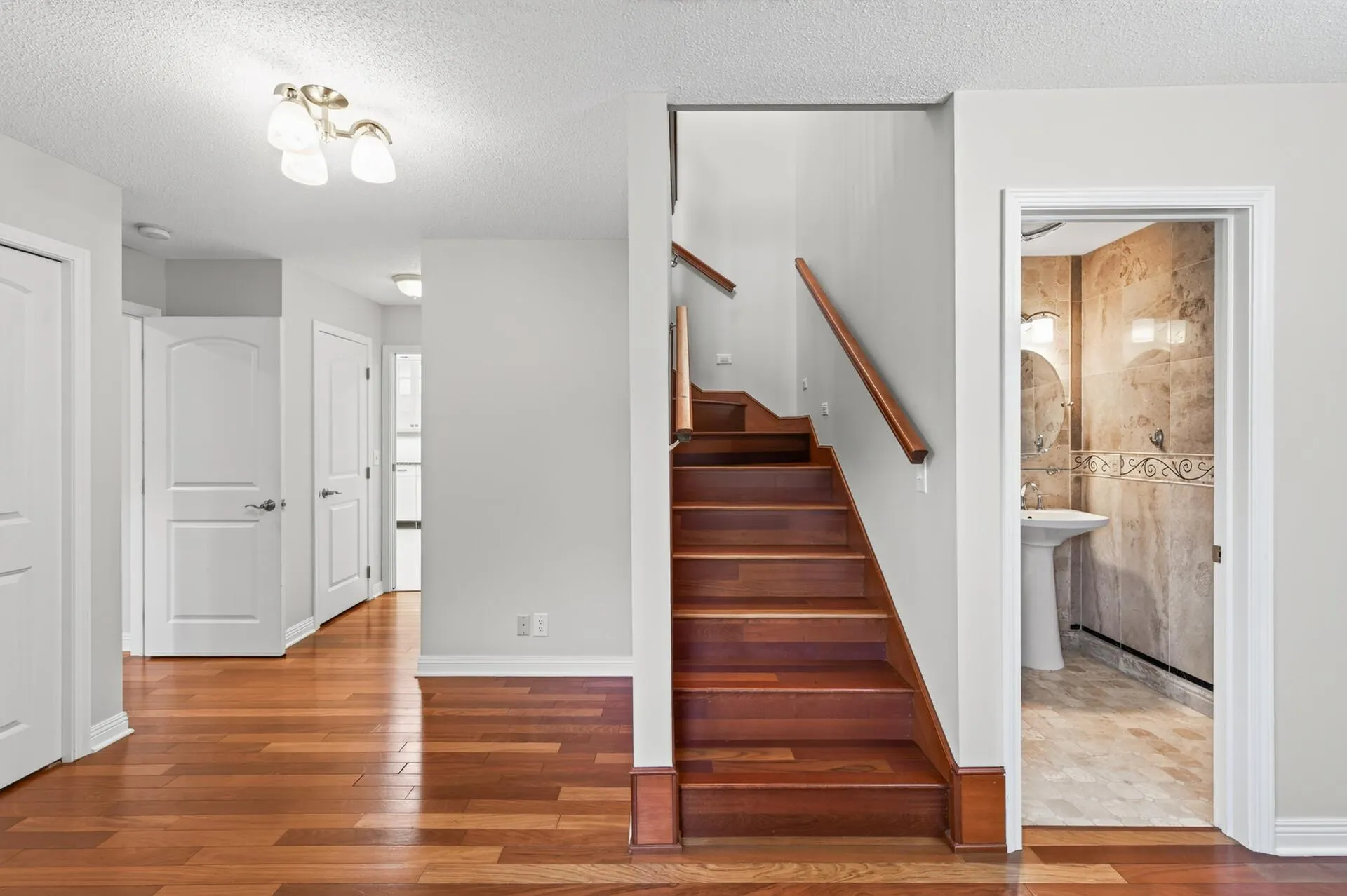 Photo 6 of 2420 Simpson Street