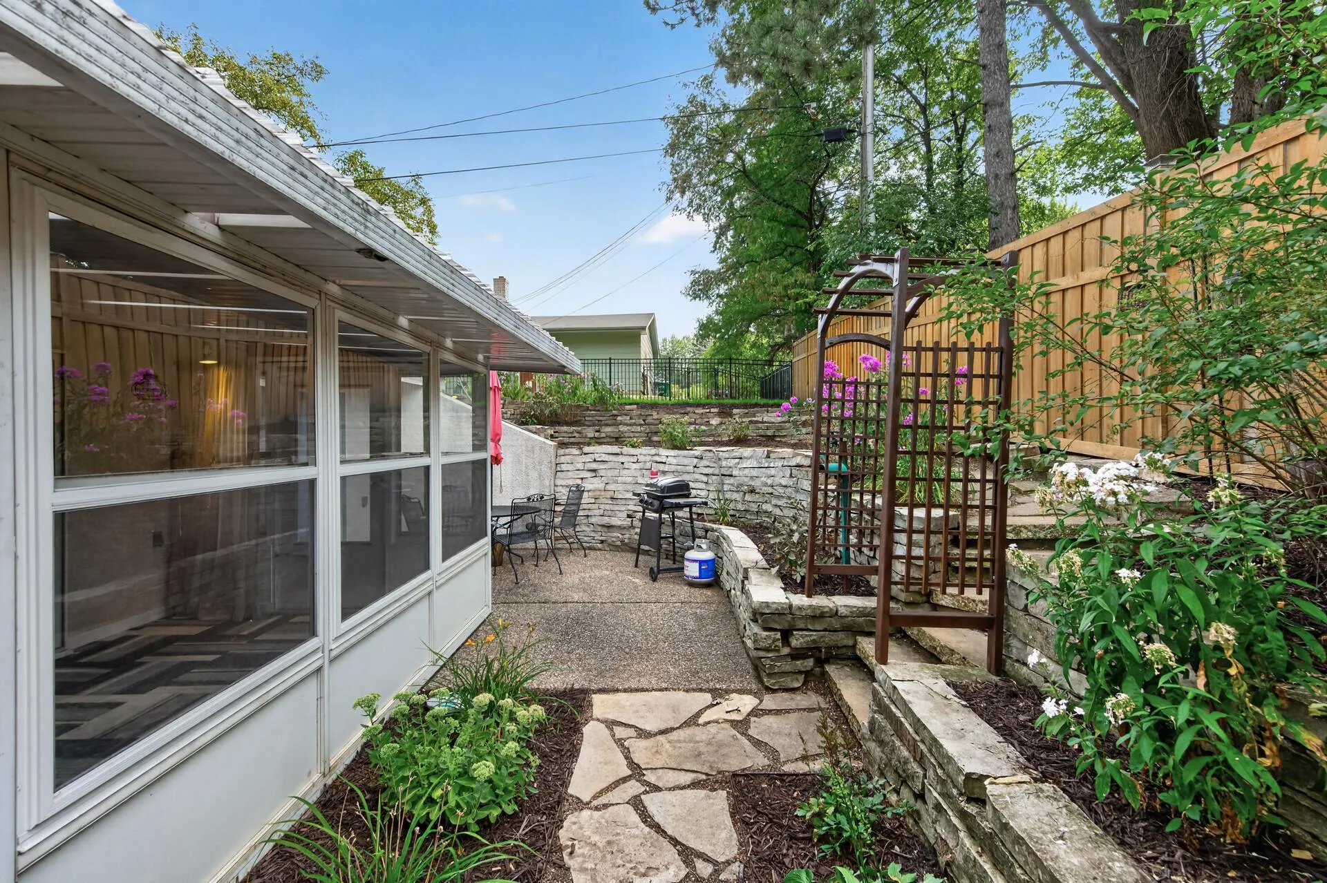 Photo 50 of 2420 Simpson Street