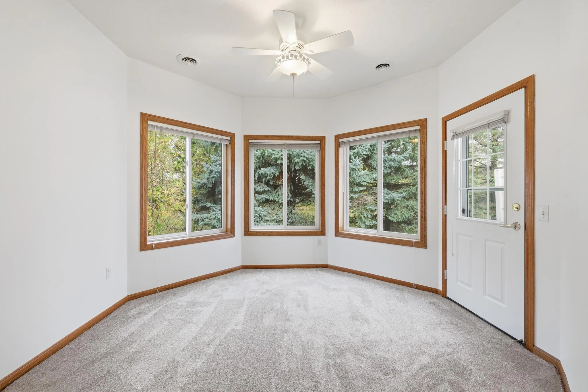 Photo 14 of 689 Lake View Echo