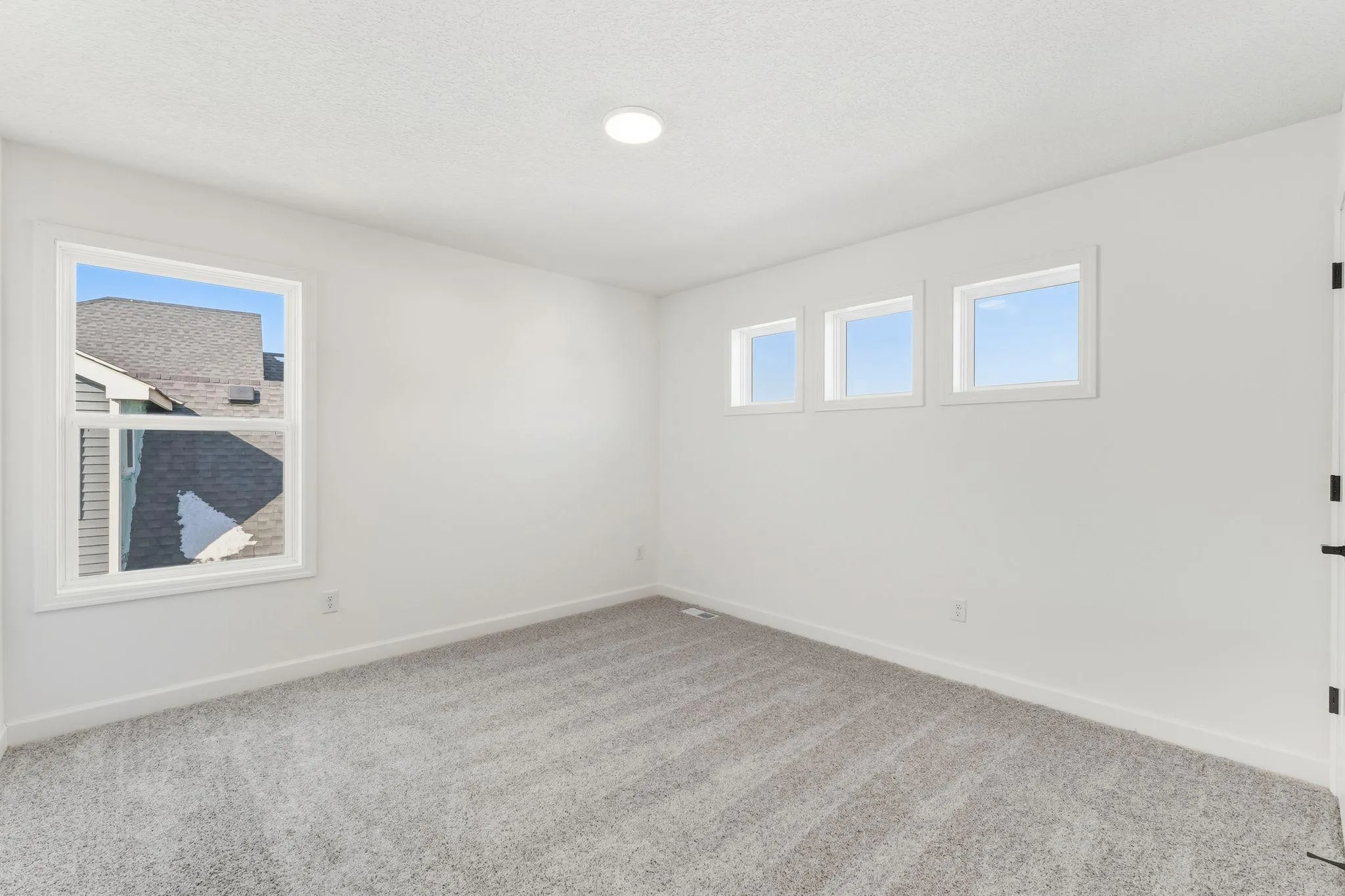Photo 17 of 653 Sierra Parkway