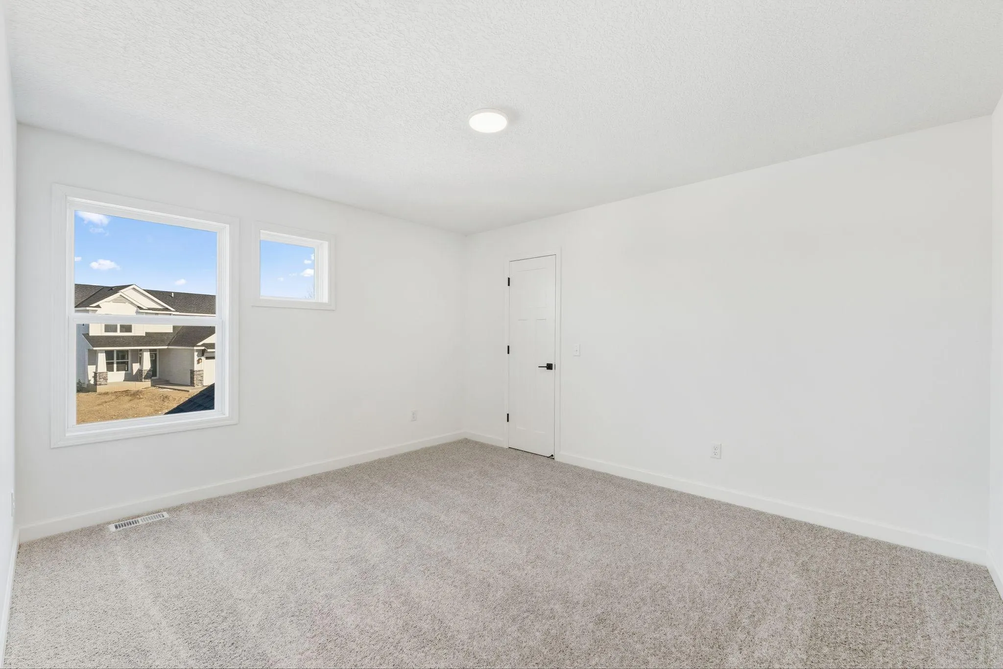 Photo 18 of 653 Sierra Parkway