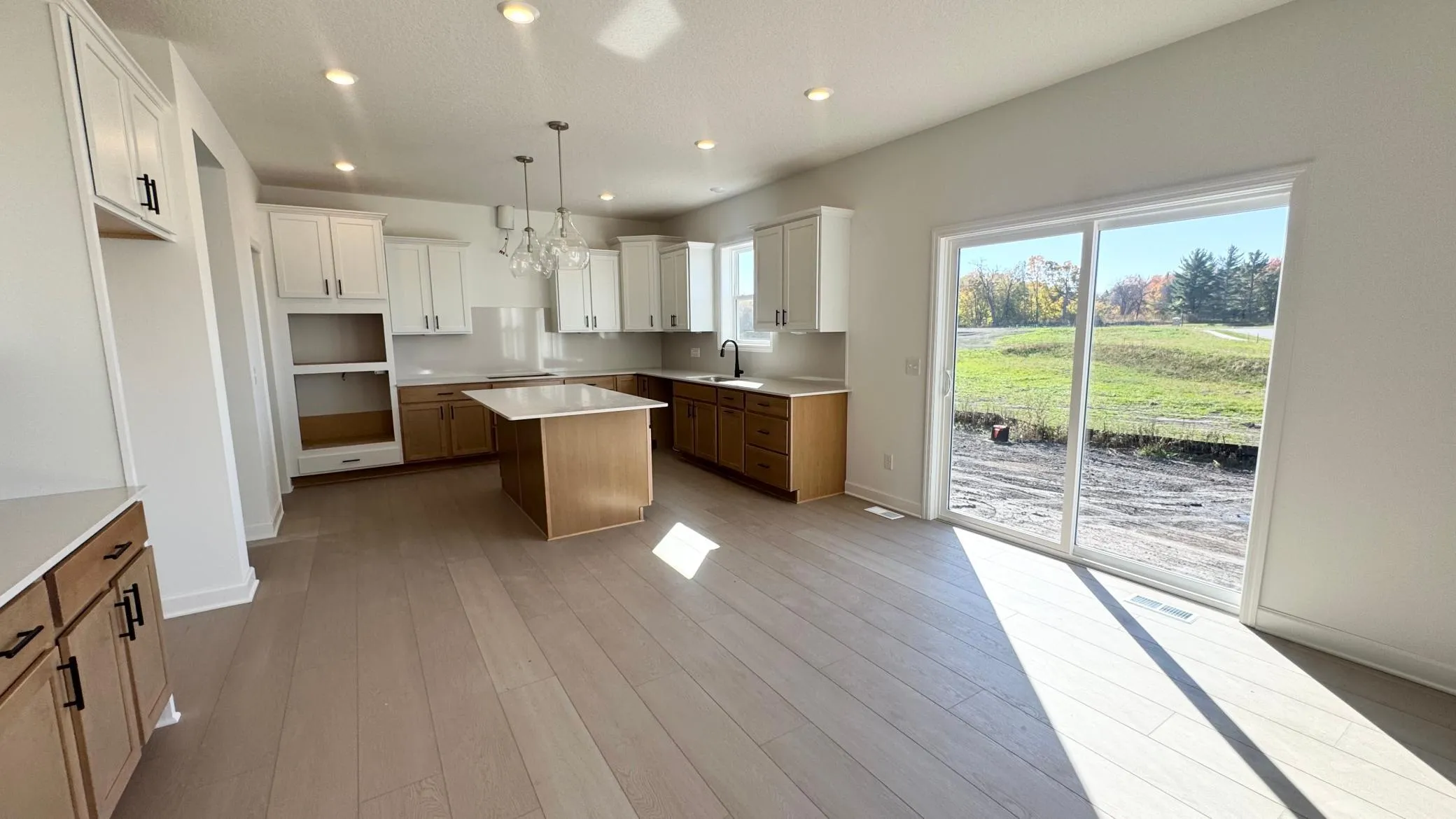 Photo 4 of 653 Sierra Parkway