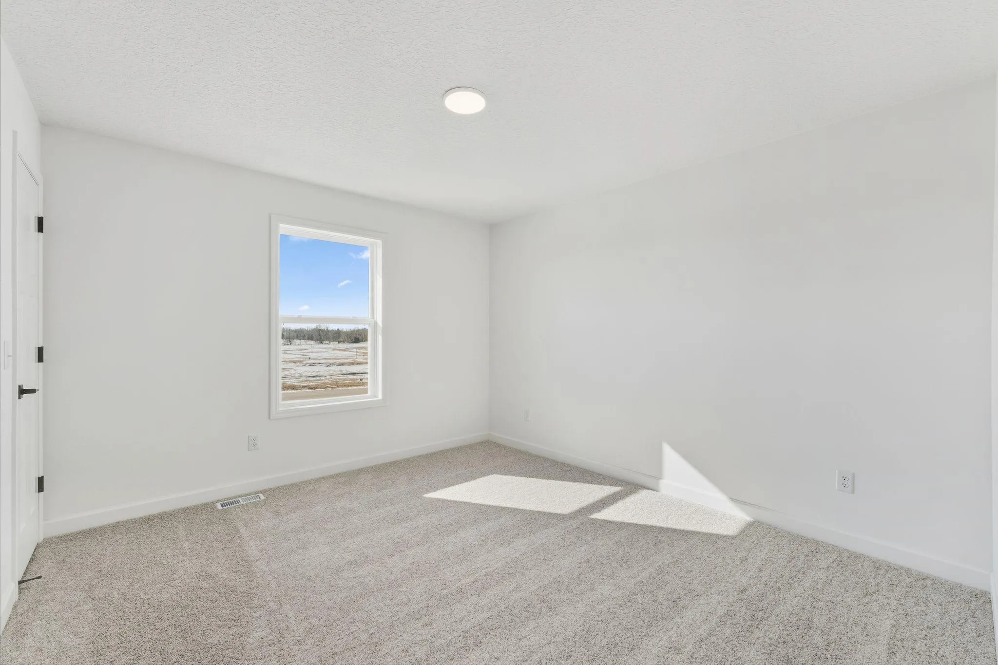 Photo 19 of 653 Sierra Parkway
