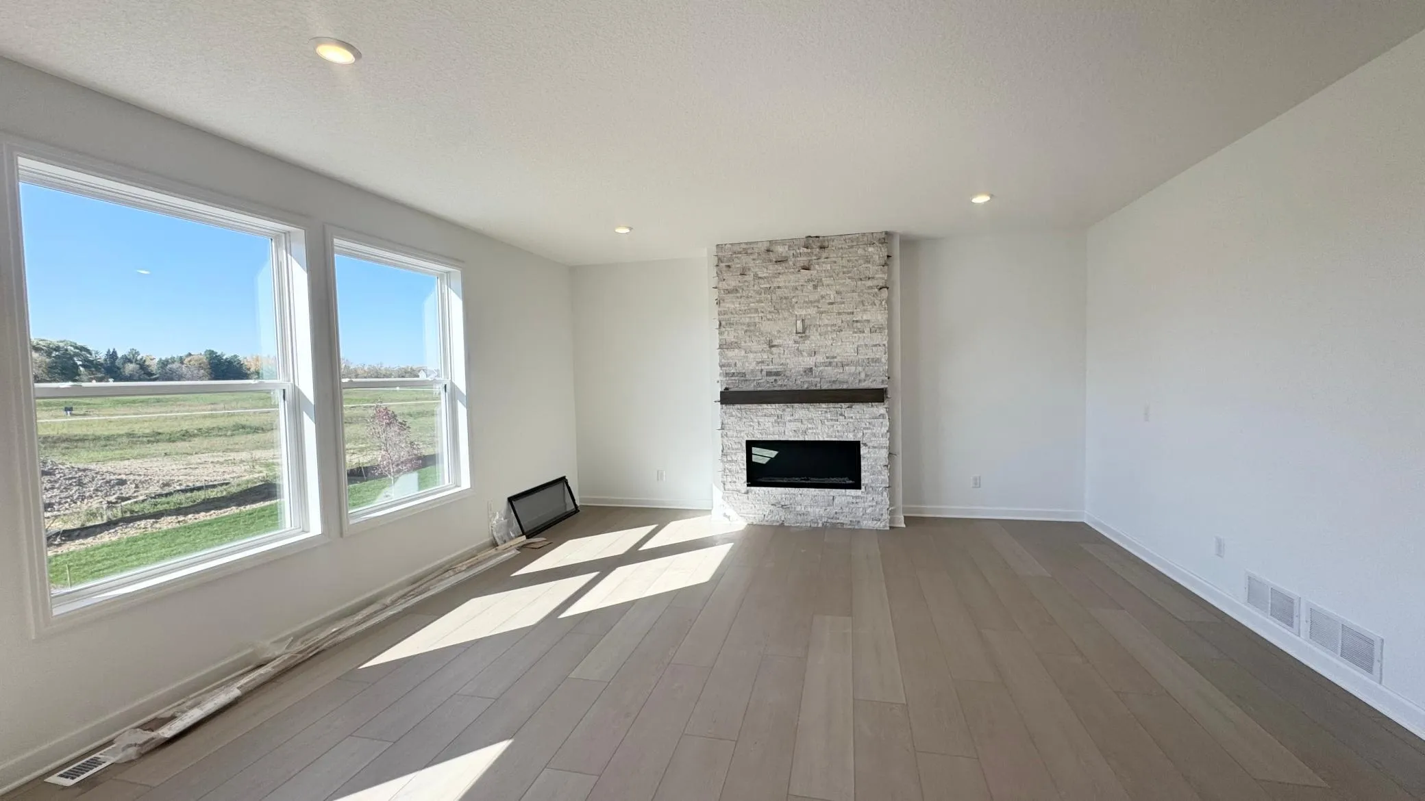 Photo 5 of 653 Sierra Parkway