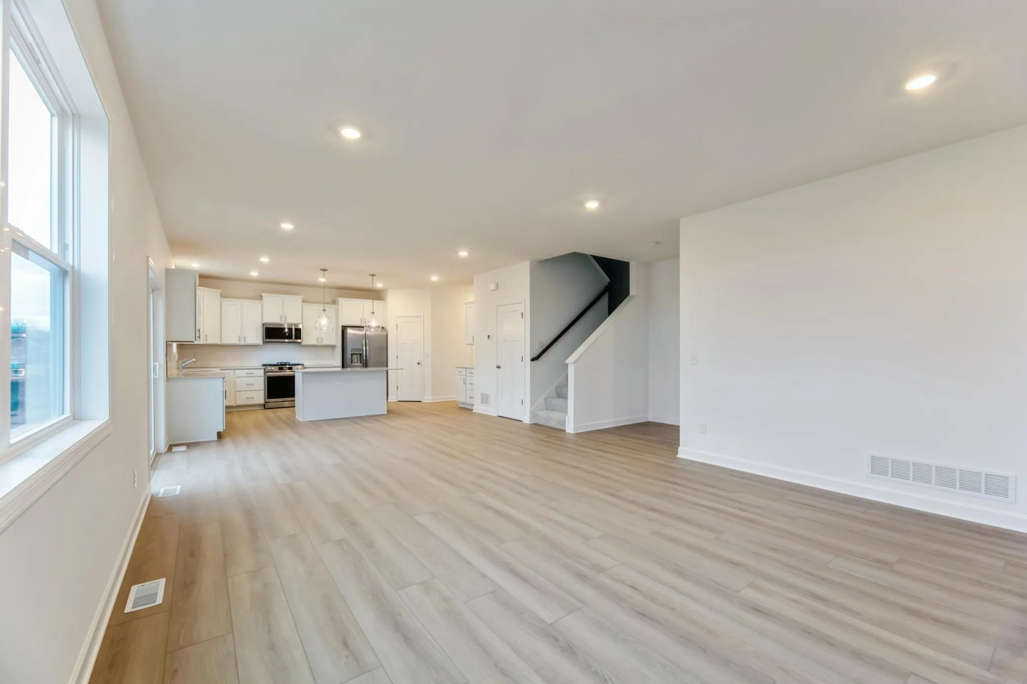 Photo 4 of 641 Sierra Parkway
