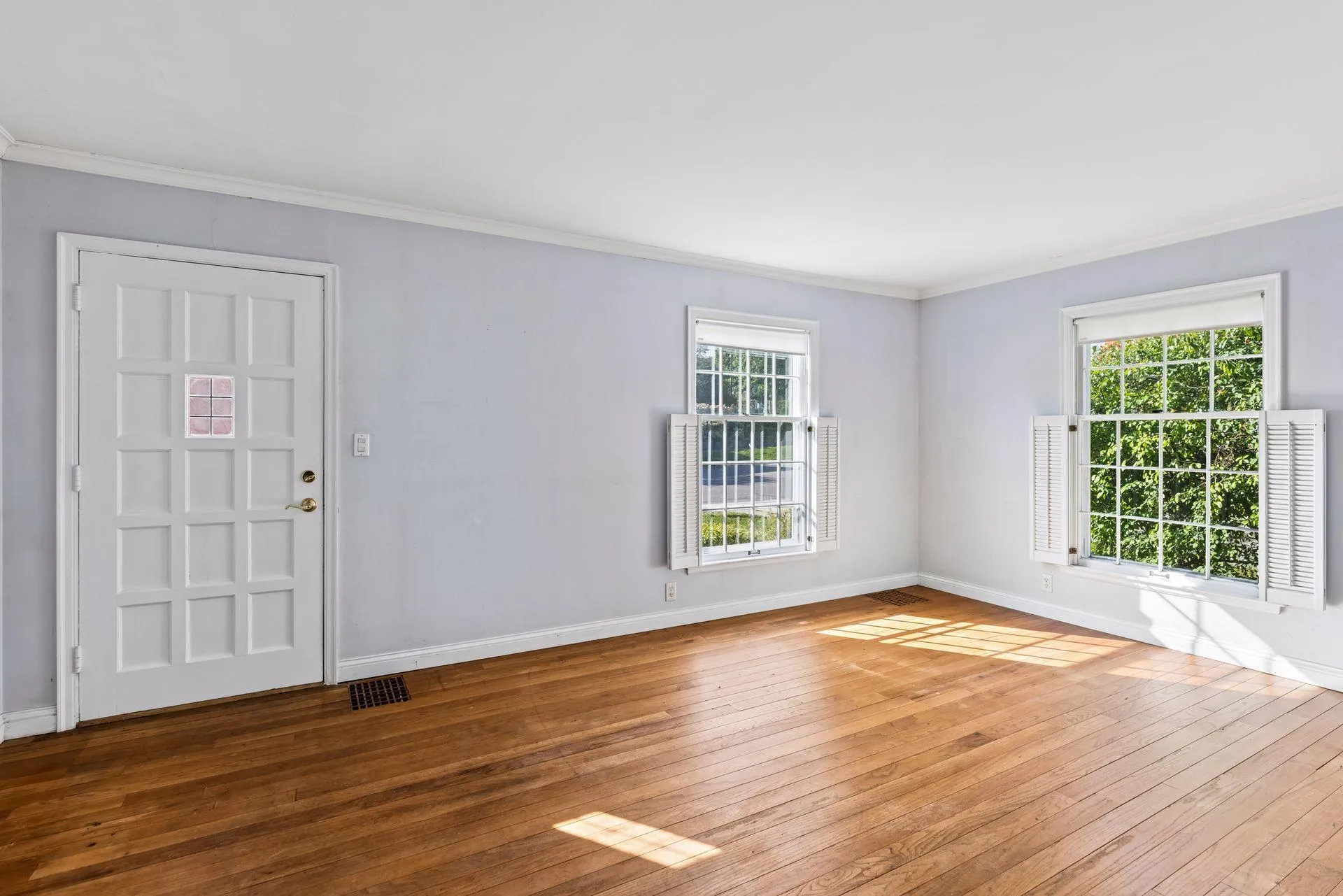Photo 4 of 5000 E 54th Street