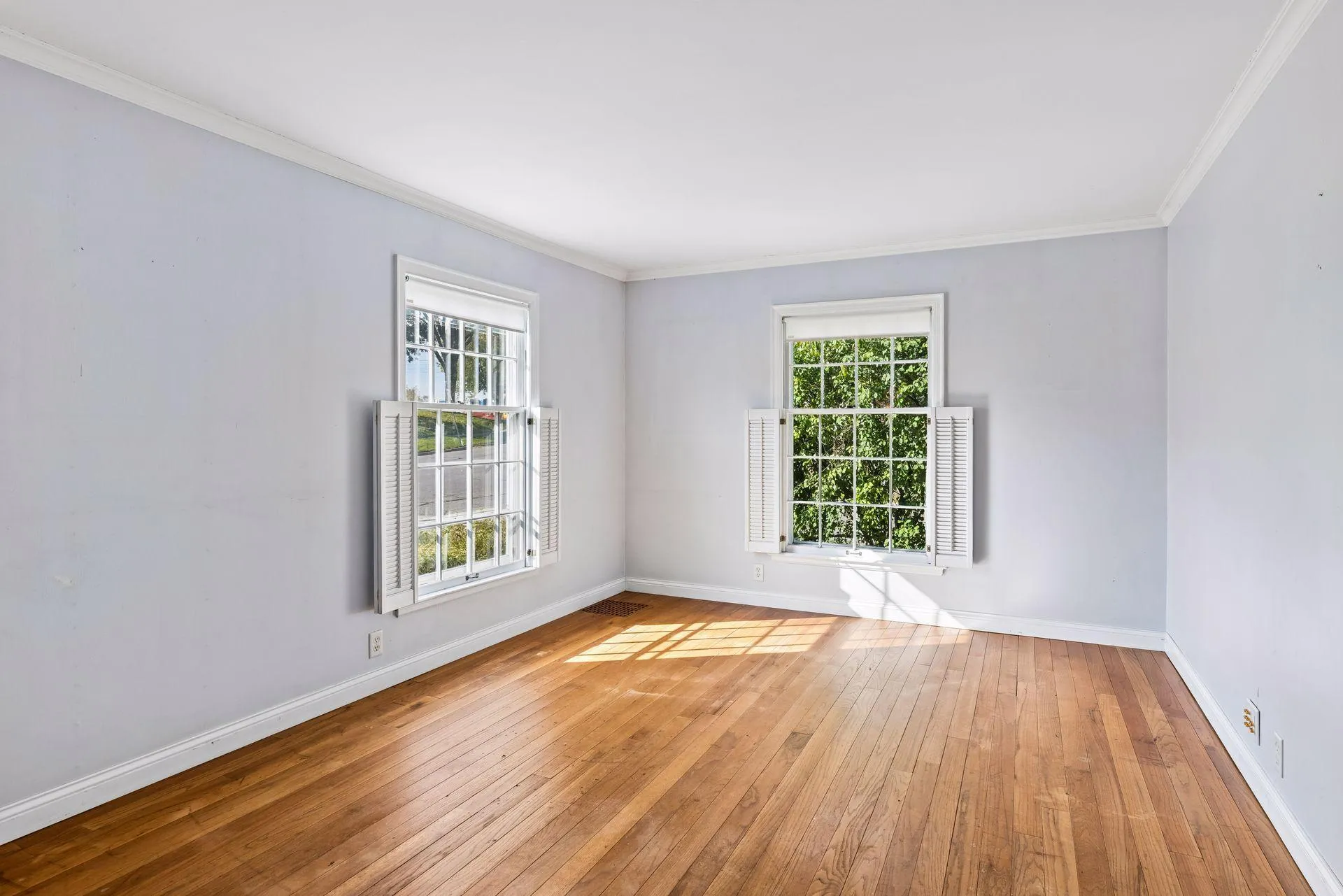 Photo 5 of 5000 E 54th Street