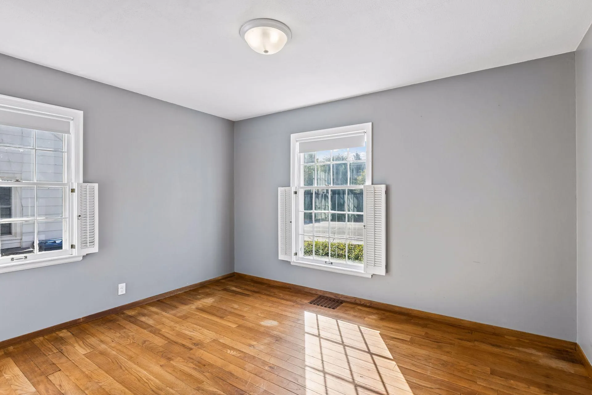 Photo 11 of 5000 E 54th Street