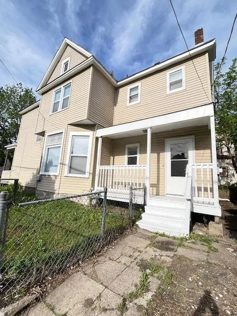 Photo 2 of 743 Charles Avenue