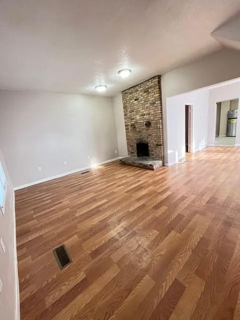 Photo 3 of 743 Charles Avenue