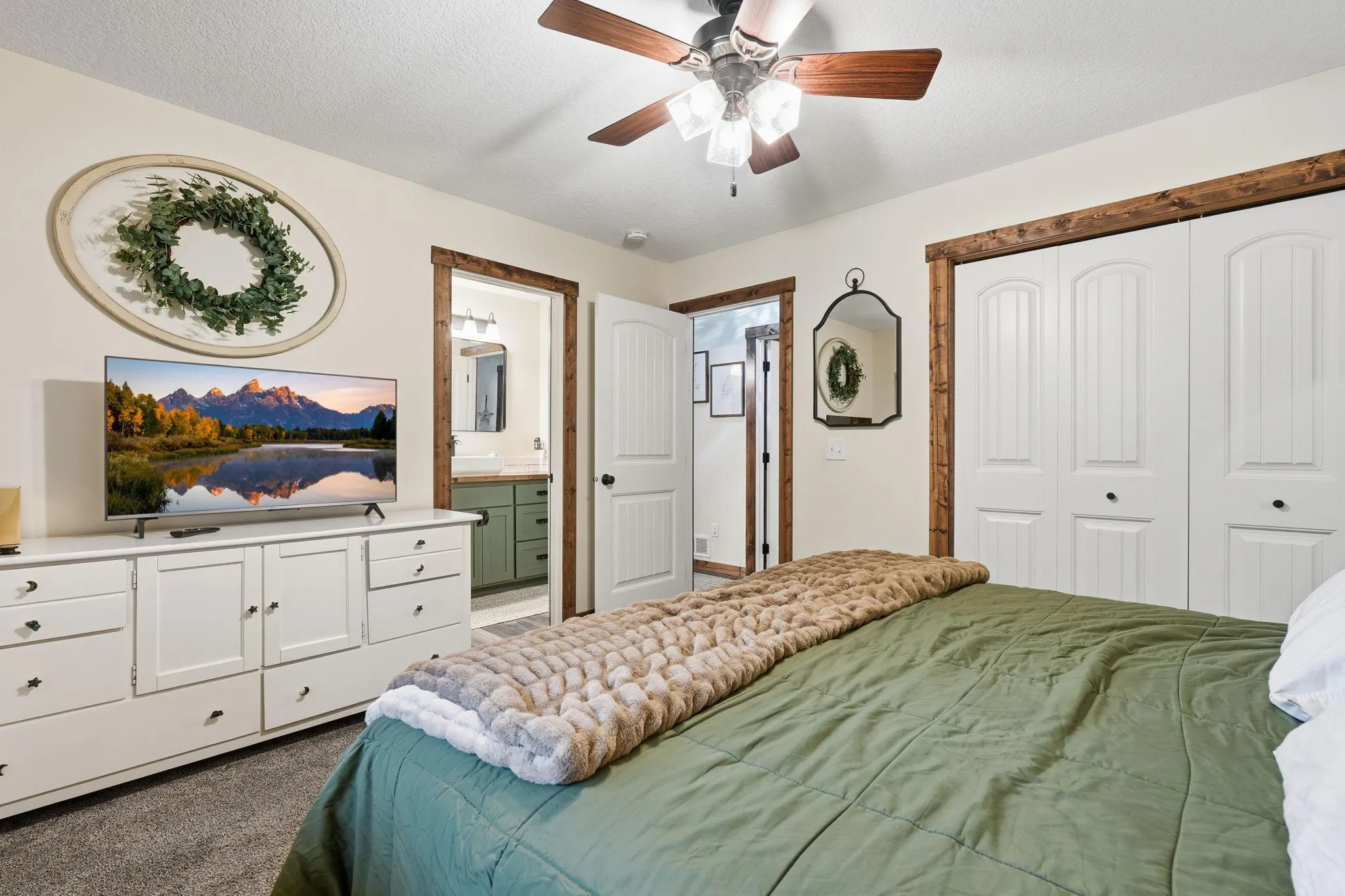 Photo 11 of 451 Roosevelt Drive