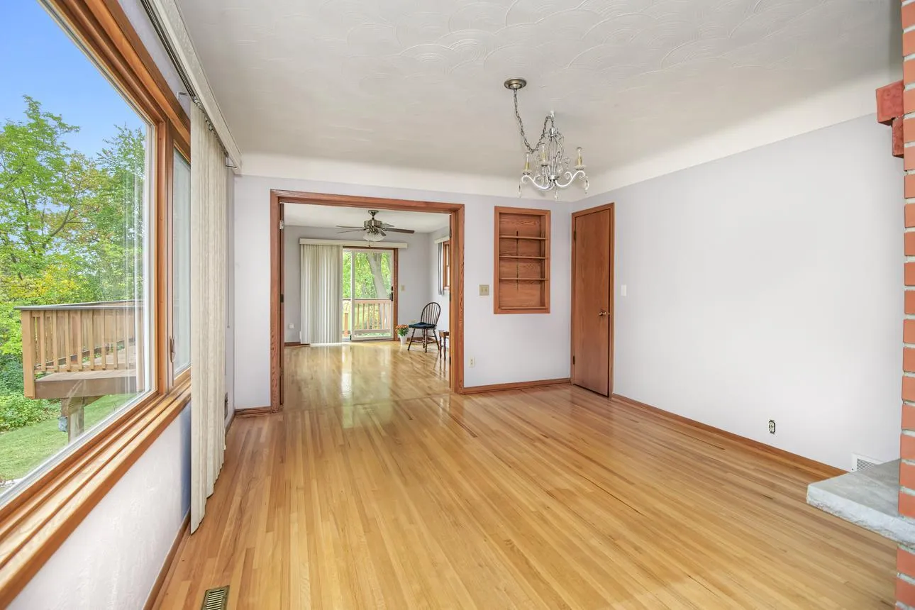 Photo 5 of 556 Turin Avenue