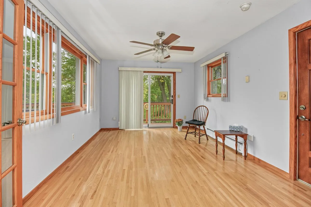 Photo 2 of 556 Turin Avenue