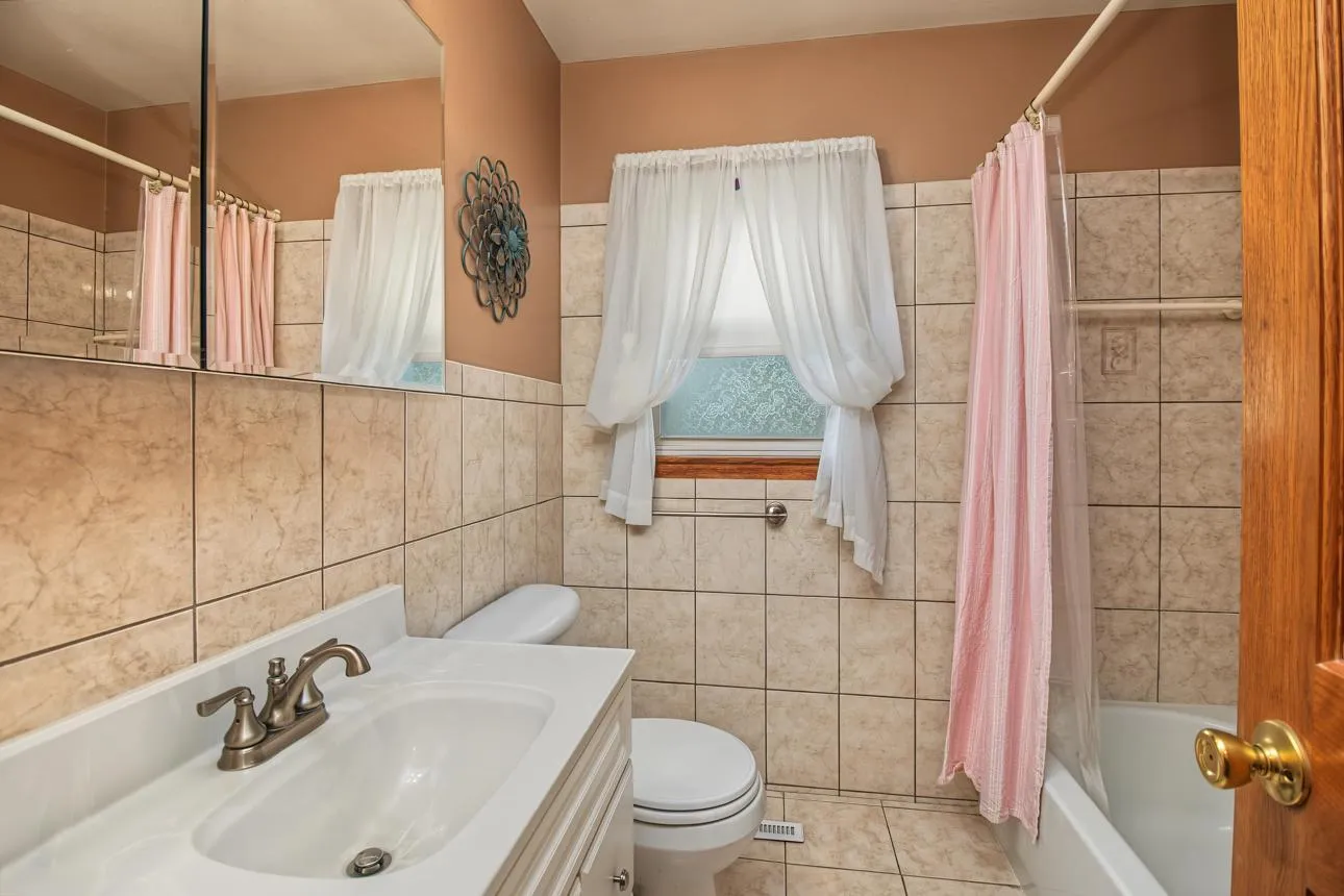 Photo 14 of 556 Turin Avenue