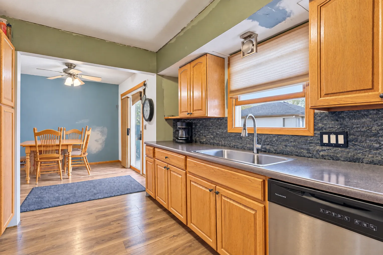 Photo 6 of 7859 Monroe Ne Street