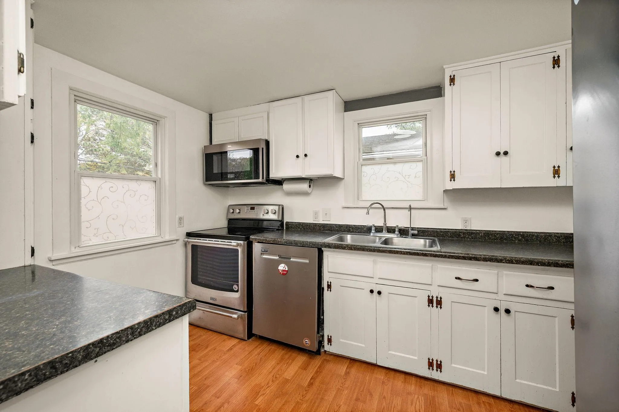Photo 8 of 2745 Hampshire S Avenue
