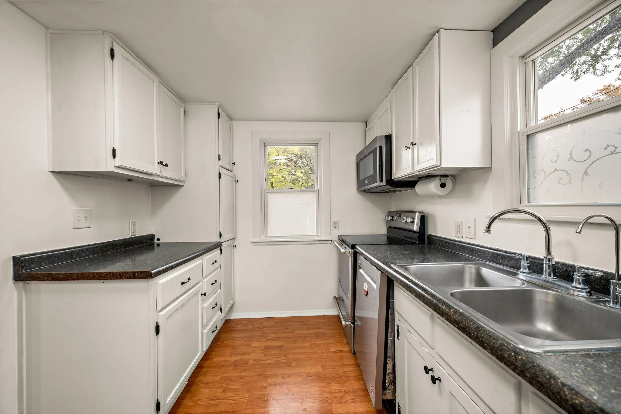Photo 9 of 2745 Hampshire S Avenue
