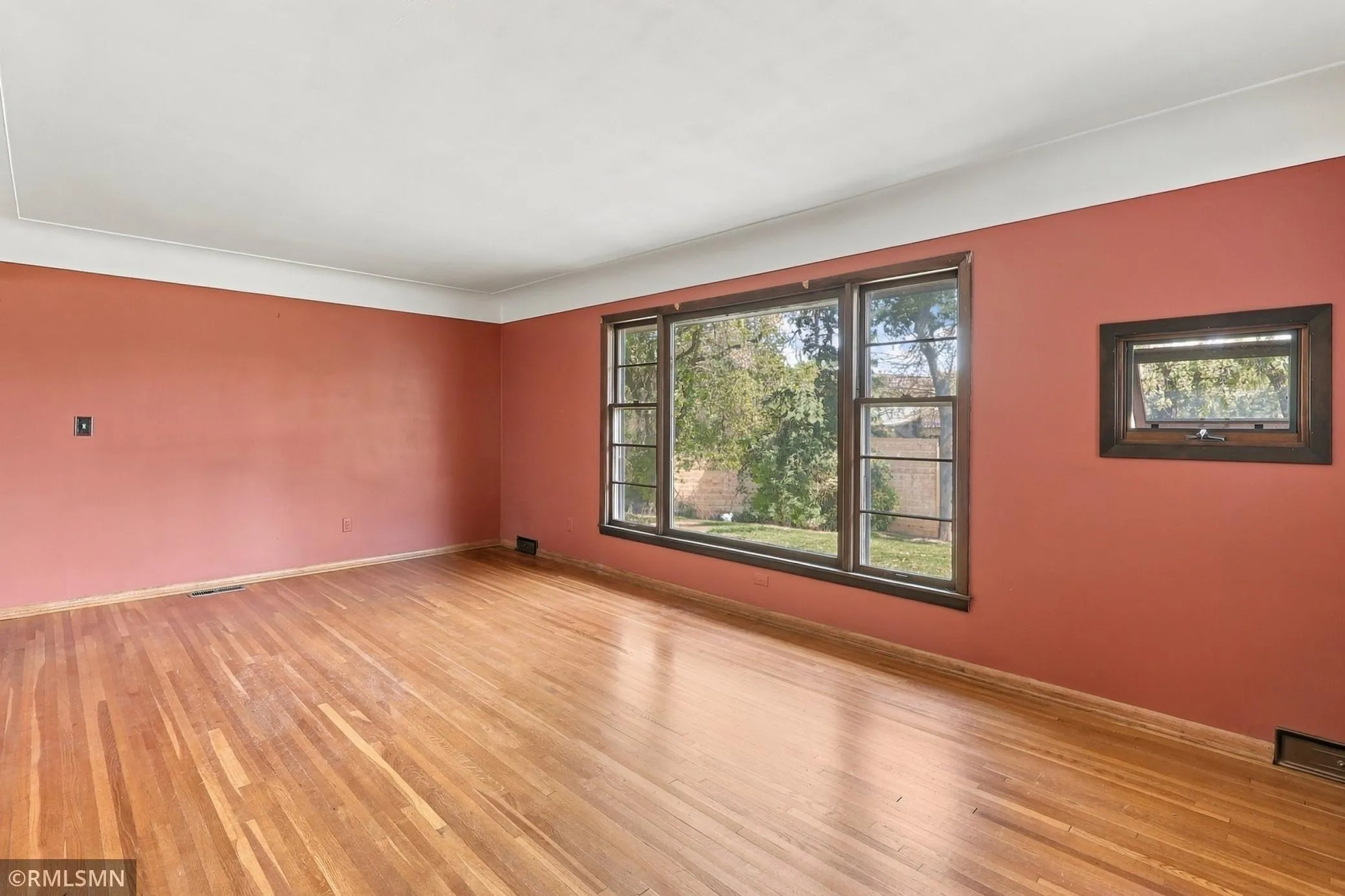 Photo 5 of 6813 Hickory Ne Street