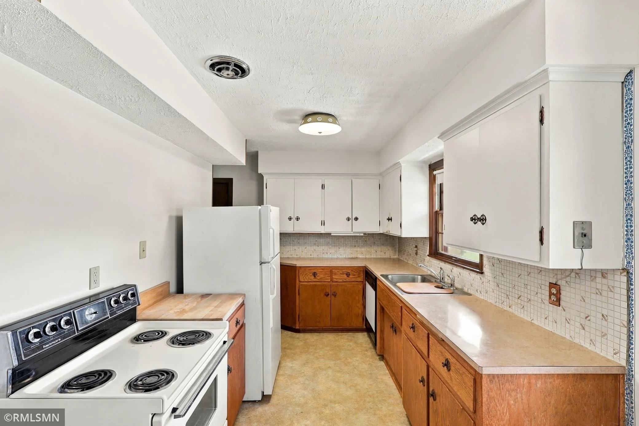Photo 7 of 6813 Hickory Ne Street