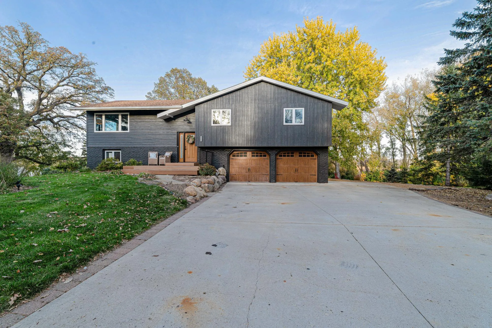Photo 2 of 2400 Auburn Drive