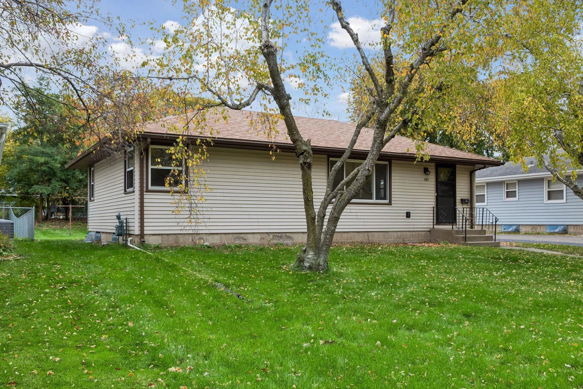 Photo 3 of 740 24th N Avenue
