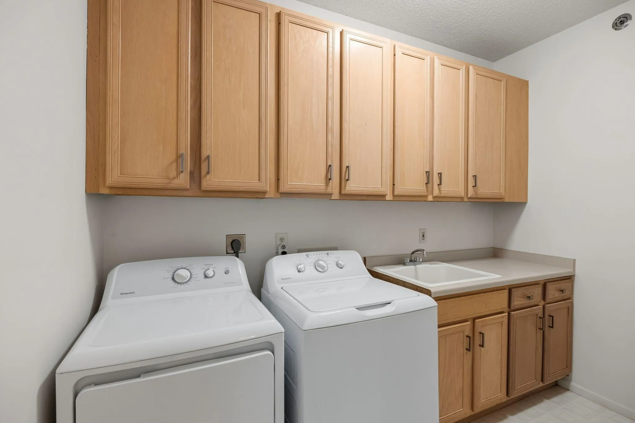 Photo 28 of 7400 Edinborough Way Unit 5205