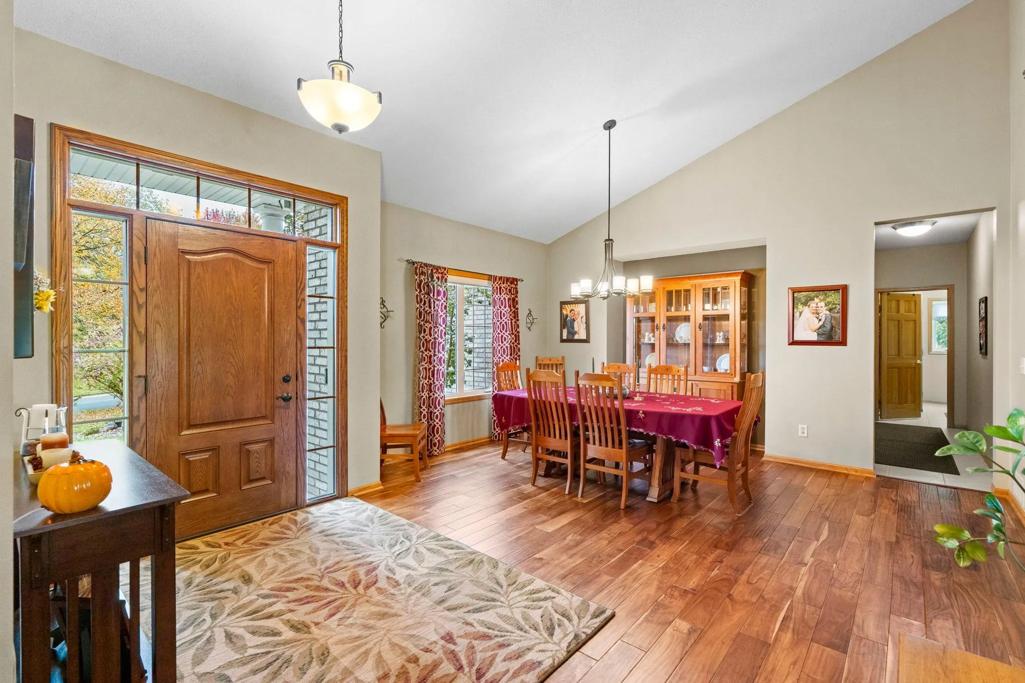 Photo 6 of 542 Majestic Oaks Court