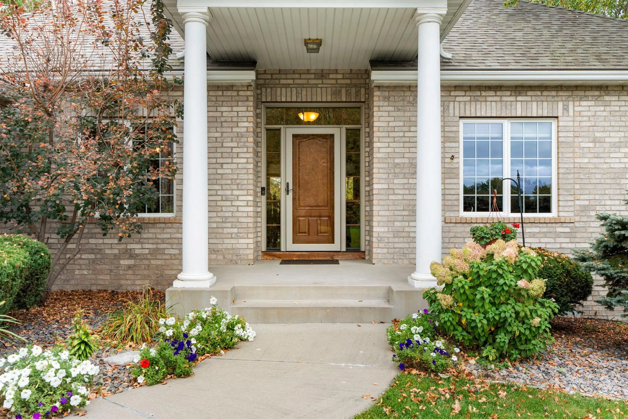 Photo 4 of 542 Majestic Oaks Court