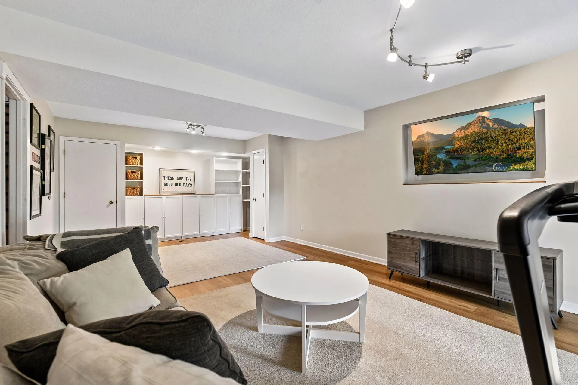 Photo 18 of 18763 Pennington Avenue