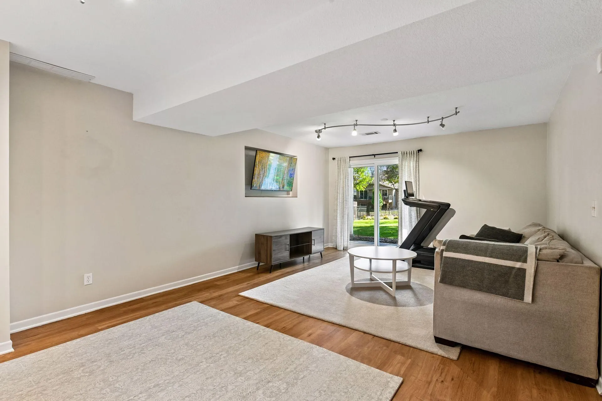 Photo 17 of 18763 Pennington Avenue