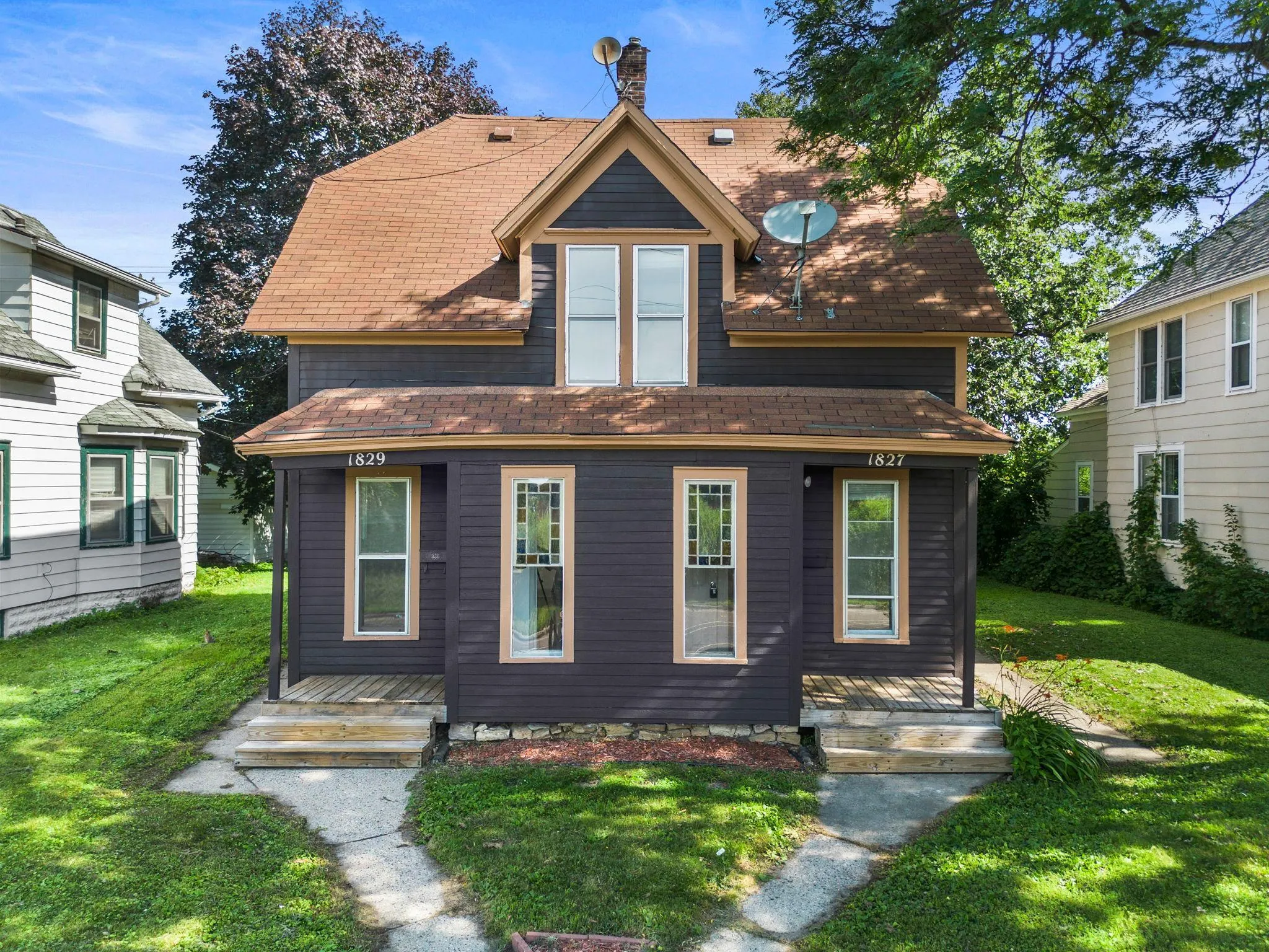 Photo 3 of 1827-1829 Saint Anthony Avenue