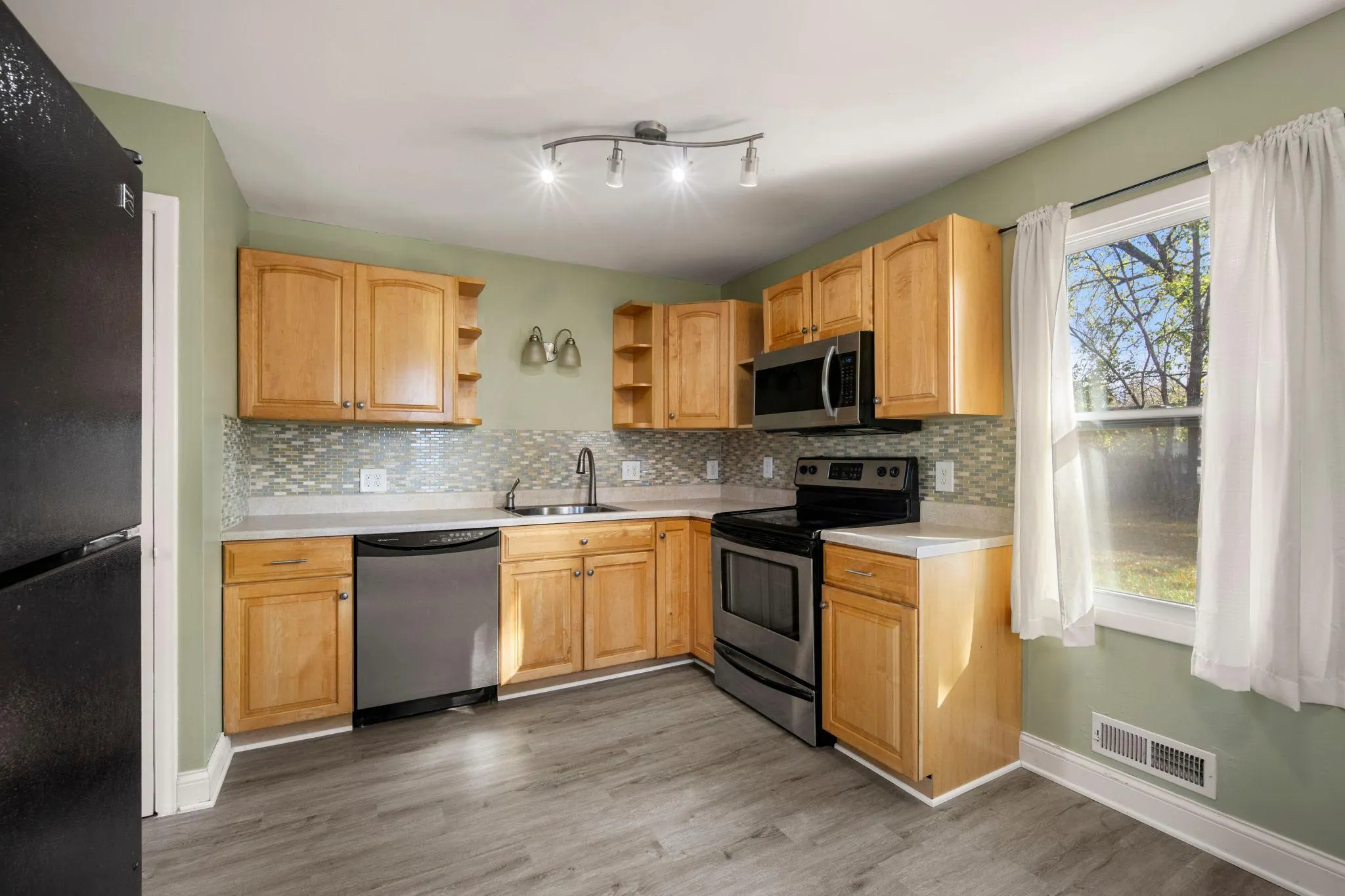 Photo 4 of 1844 Barclay Street