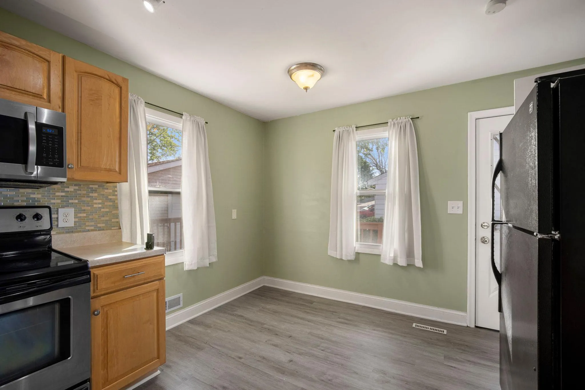 Photo 8 of 1844 Barclay Street
