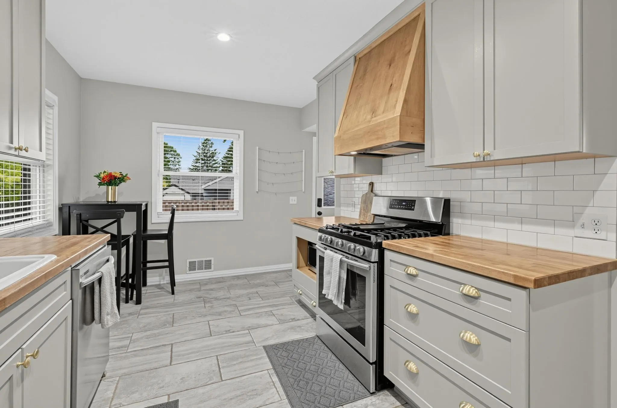 Photo 5 of 3514 3rd Ne Street