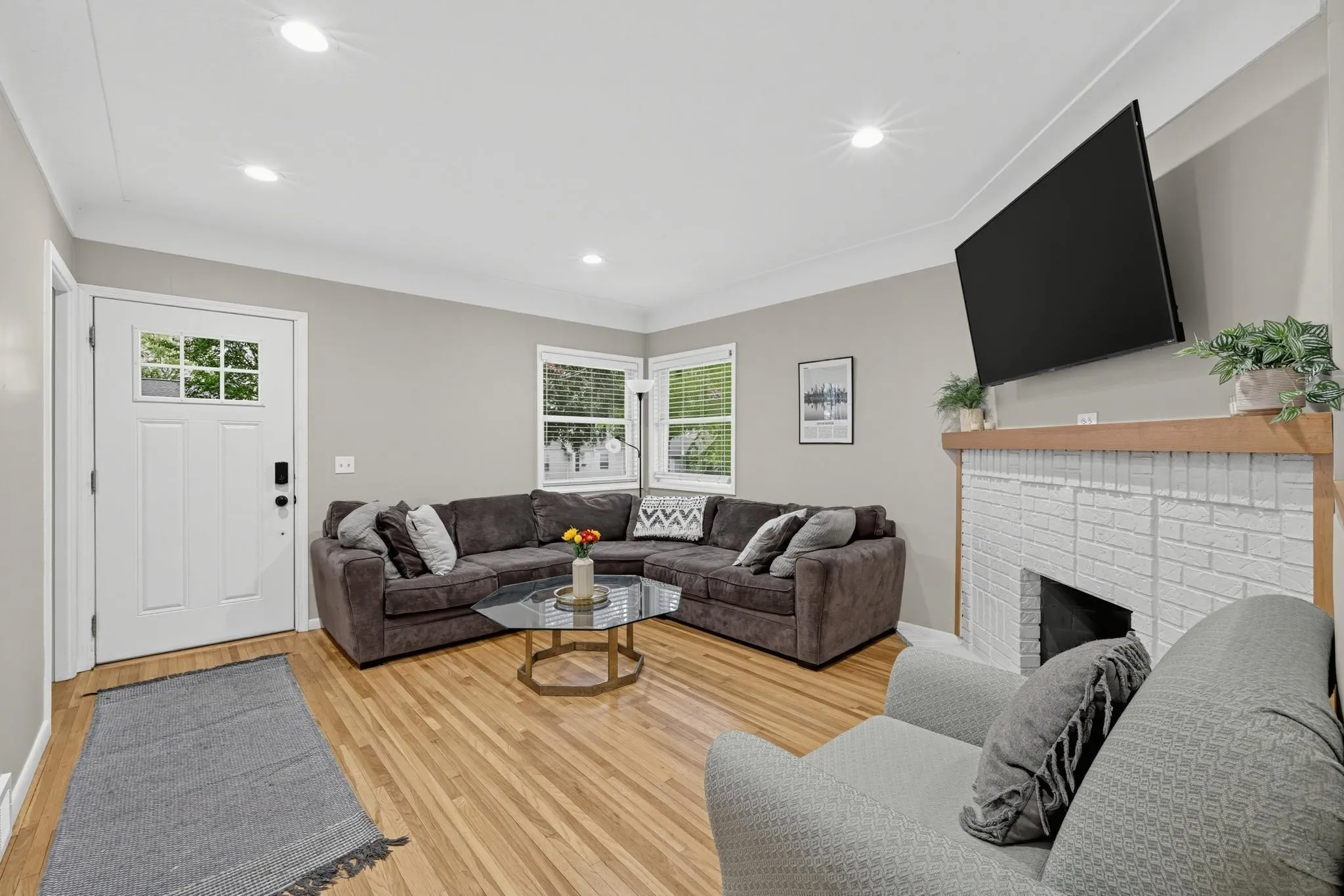 Photo 2 of 3514 3rd Ne Street