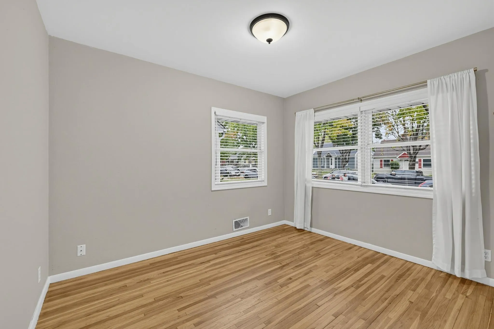 Photo 9 of 3514 3rd Ne Street