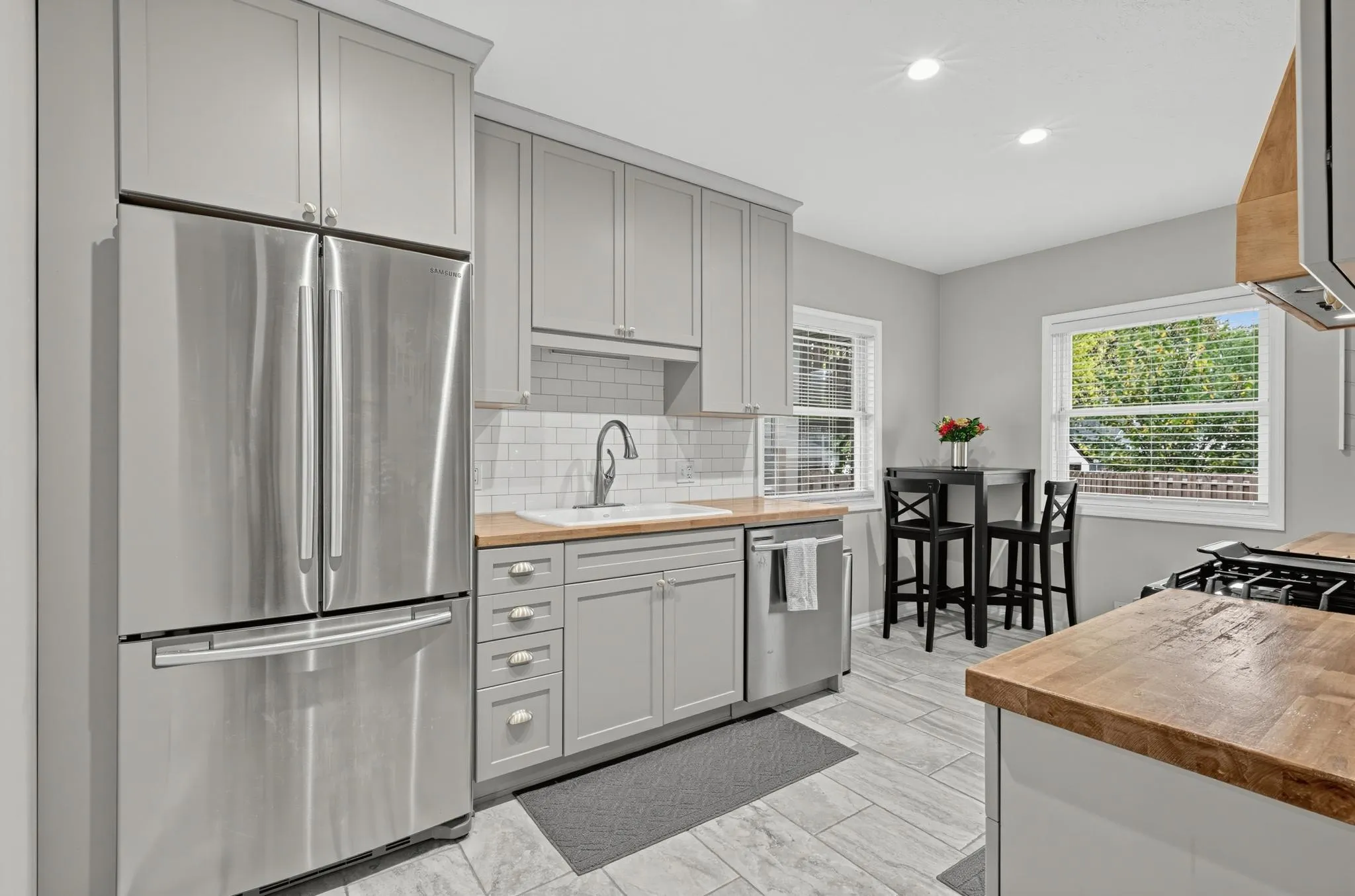 Photo 6 of 3514 3rd Ne Street