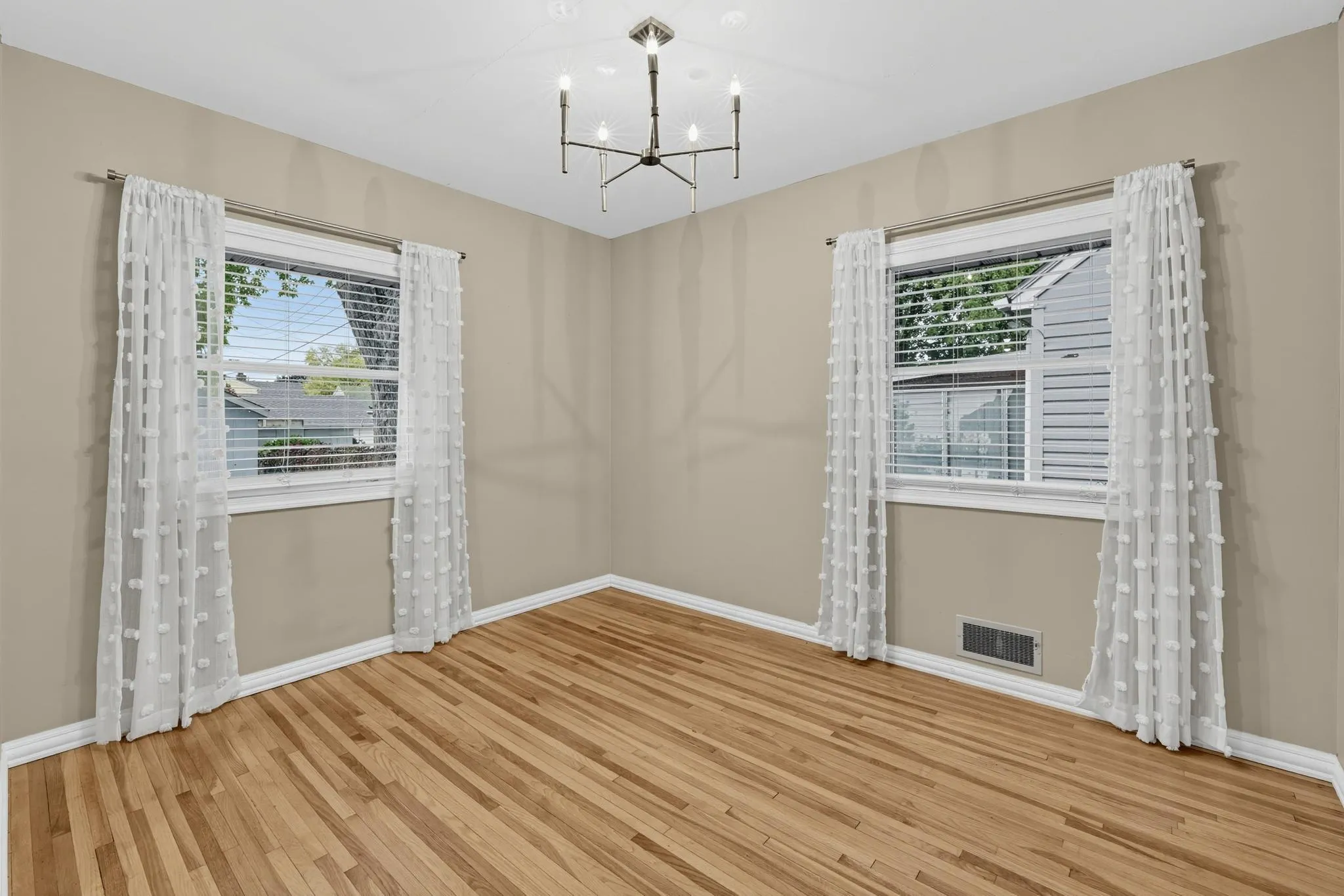 Photo 10 of 3514 3rd Ne Street