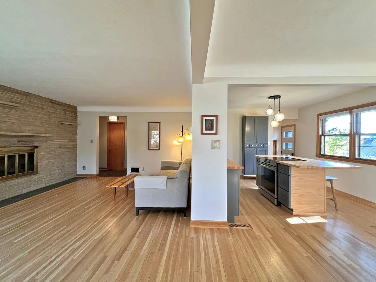 Photo 10 of 938 California W Avenue