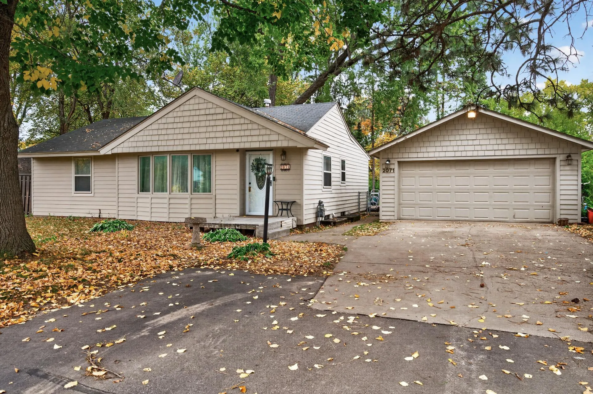 Photo 2 of 2071 Cedar Avenue