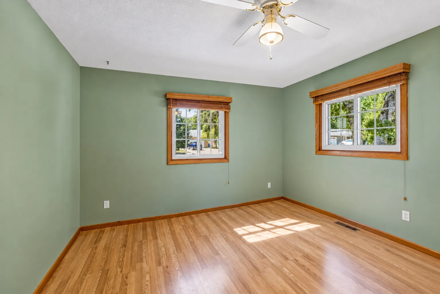 Photo 7 of 95 15th Sw Avenue