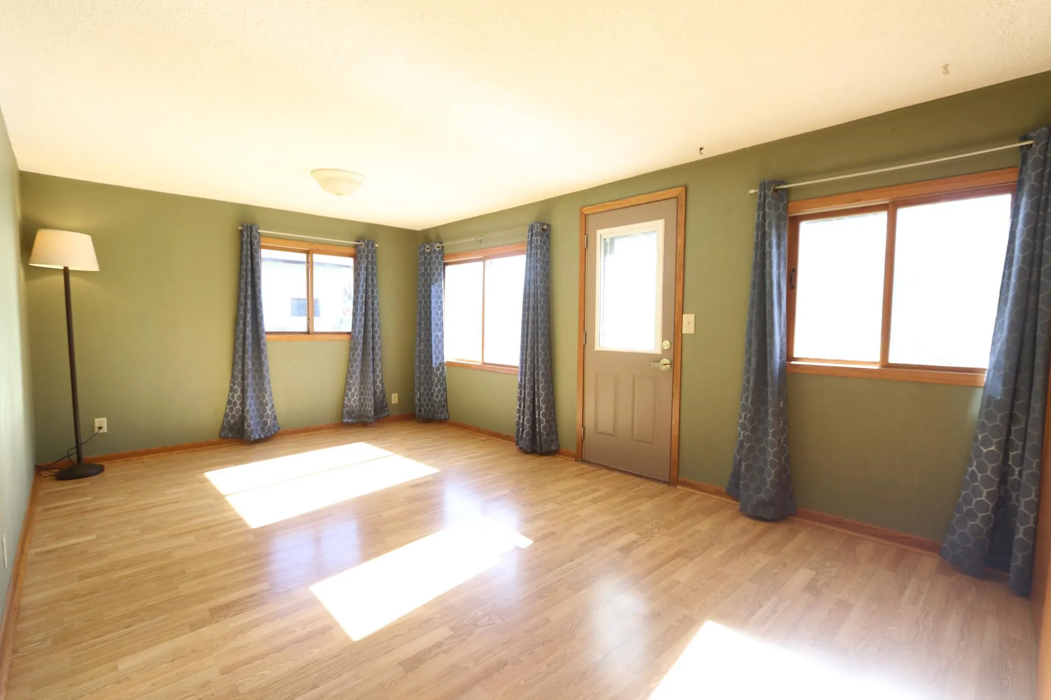 Photo 5 of 619 2nd Sw Avenue