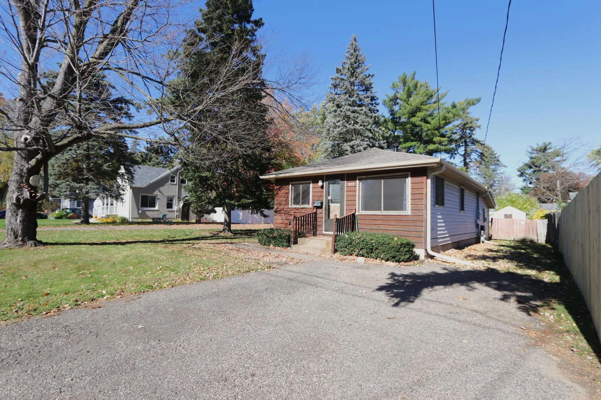 Photo 2 of 619 2nd Sw Avenue